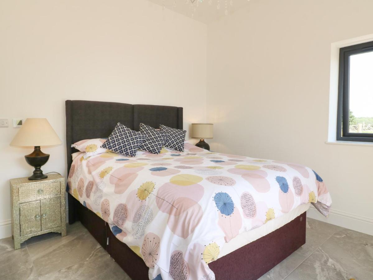 The Cottage Chesterfield Bagian luar foto