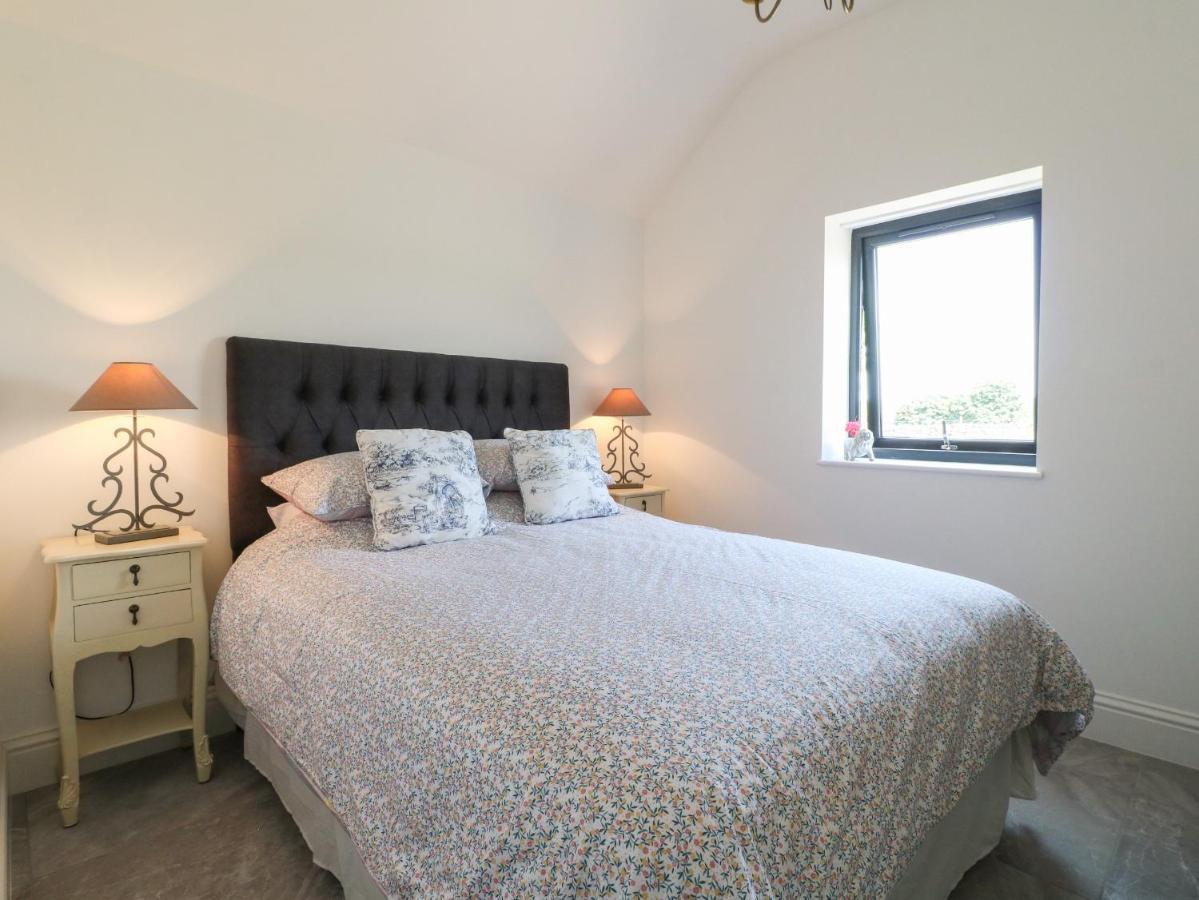 The Cottage Chesterfield Bagian luar foto